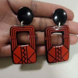 Rectangle ethic design earring!